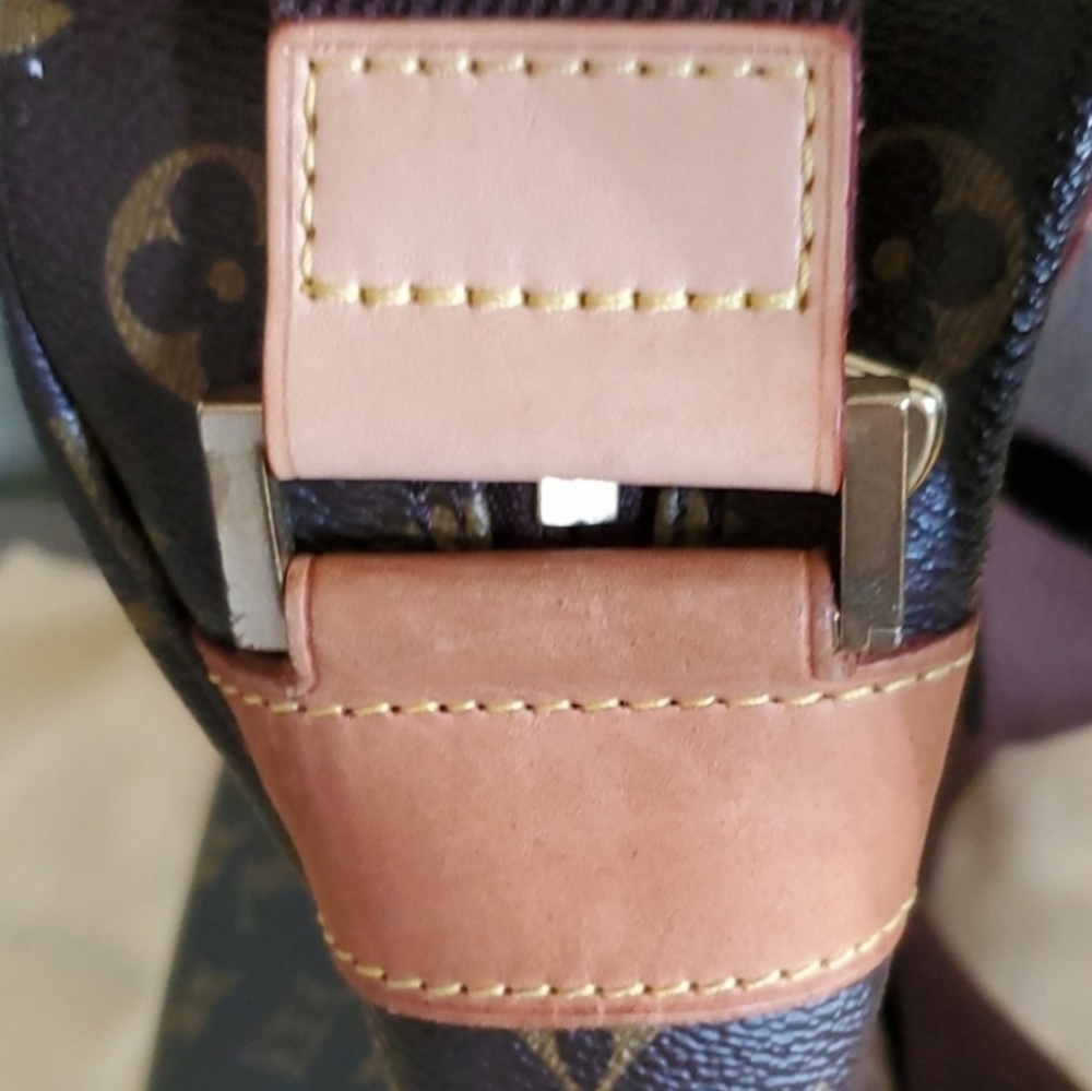 Authentic Louis Vuitton Sac Bosphore - Picture 6 of 11